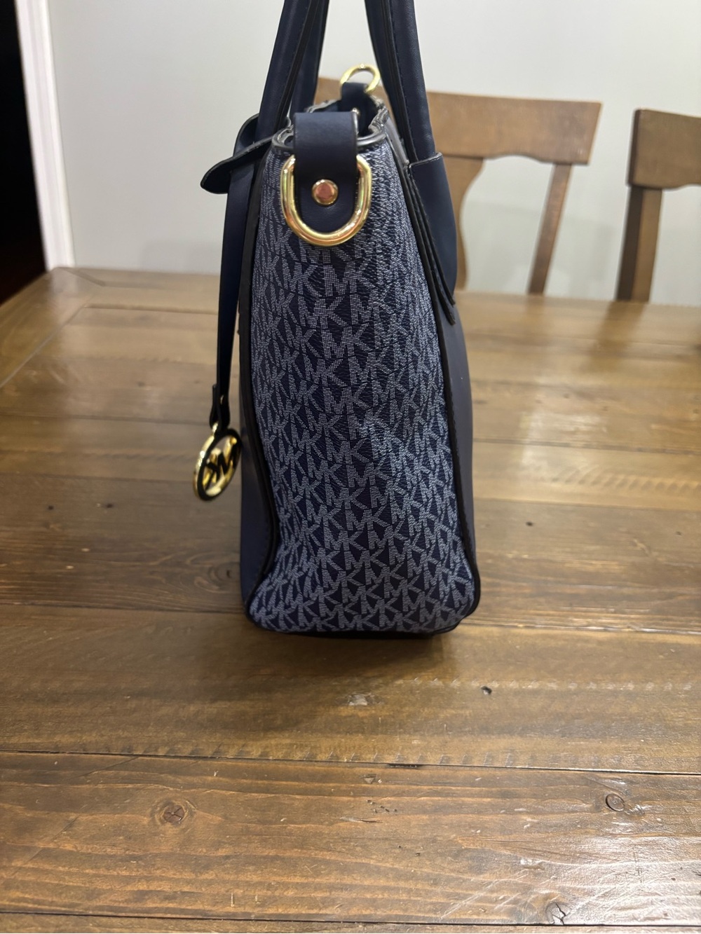 Michael Kors Navy Logo Tore with Matching Pouch - Picture 5 of 14